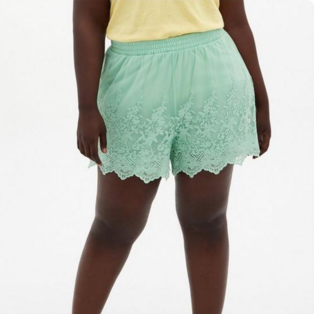 Torrid 5 Inch Pull-On Stretch Mesh Mid-Rise Short